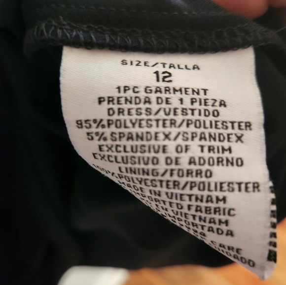 EUC RM Richard's Black Roushing Dress w/ Oval Brooch.  Vintage looking.  Size 12 - Picture 4 of 5